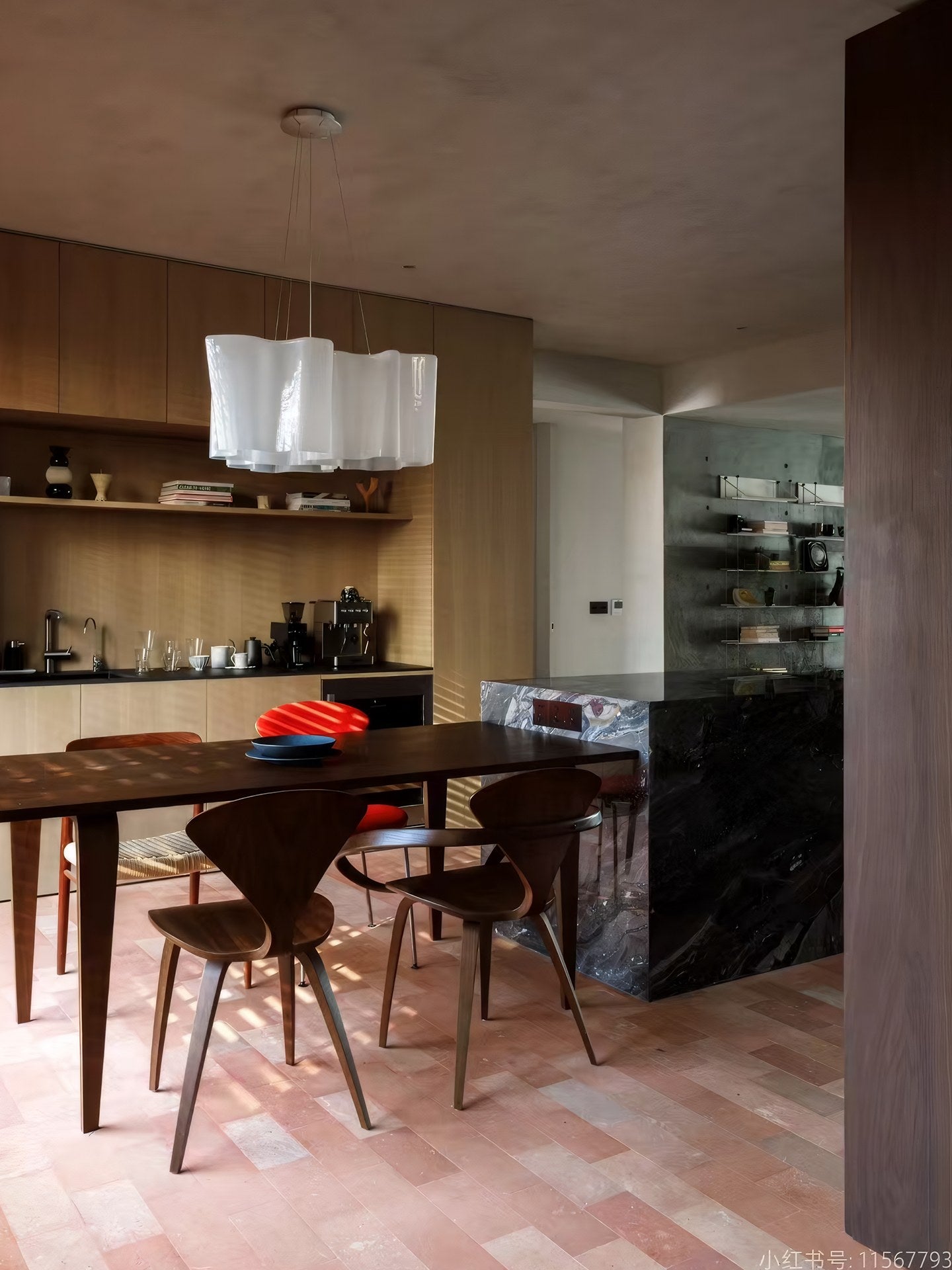 Sculptural White Molded Glass Pendant and Ceiling Light - 10 场景 (2)