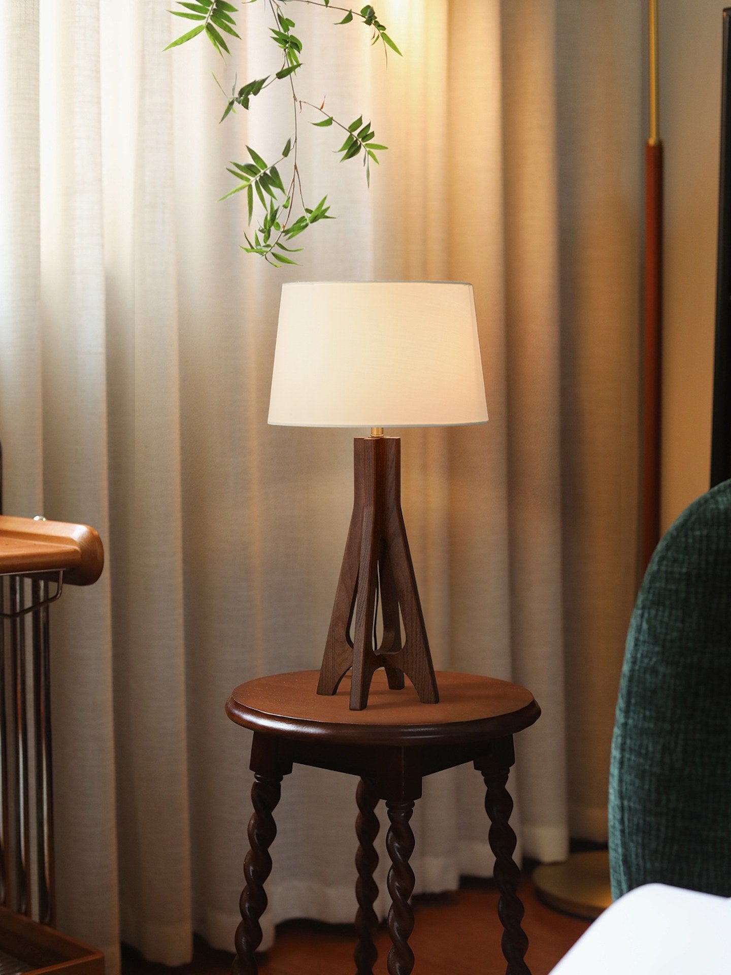 Black Walnut Ash Wood Table Lamp with Off-White Fabric Shade - 10 3-4主图3