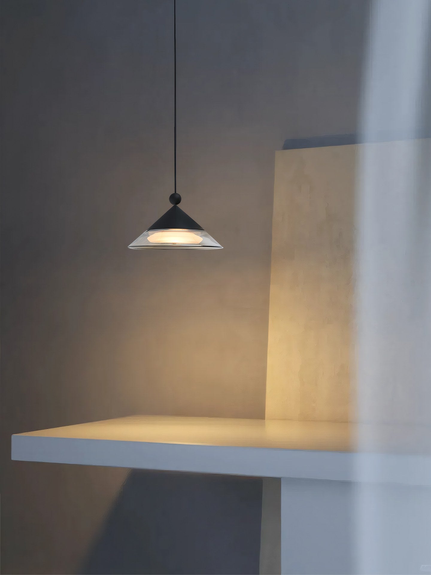 Geometric Black Aluminum and Clear Glass Pendant Light - 10 场景 (2)