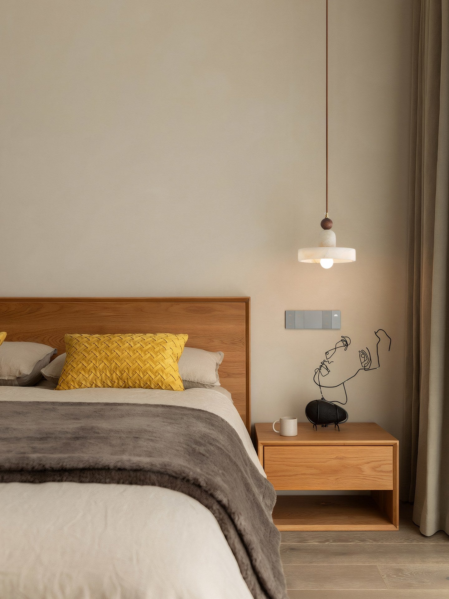Spanish Marble and Walnut Disc Pendant Light - 11 场景 (3)