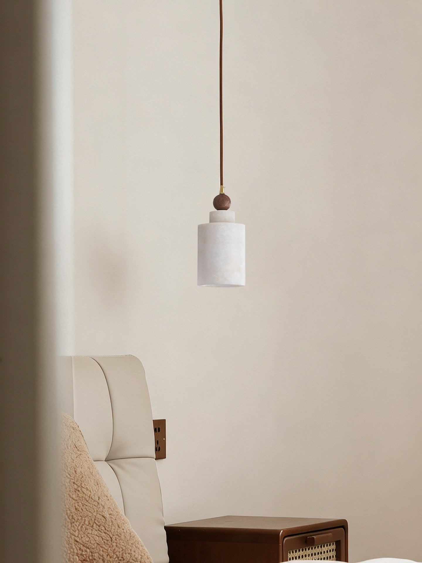 Spanish Marble and Walnut Cylinder Pendant Light - 11 场景 (3)