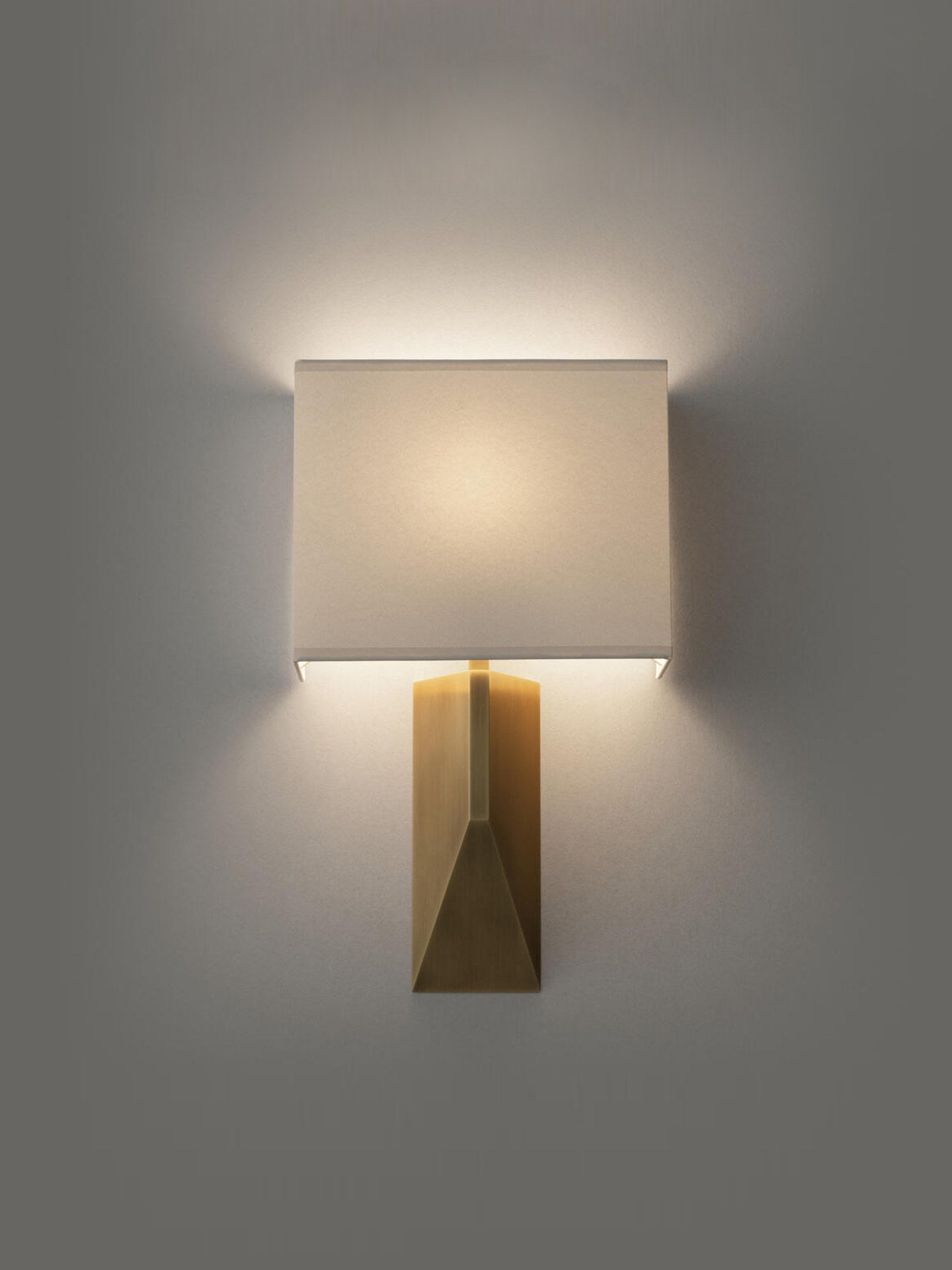 Geometric Brass Fabric Shade Wall Sconce - 13 场景 (3)