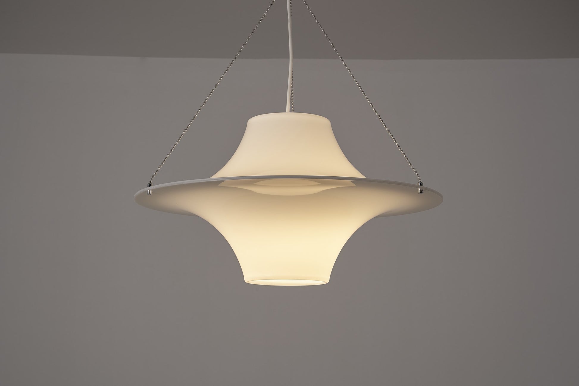 White Acrylic Saucer Pendant Light - 14 SYCM 22