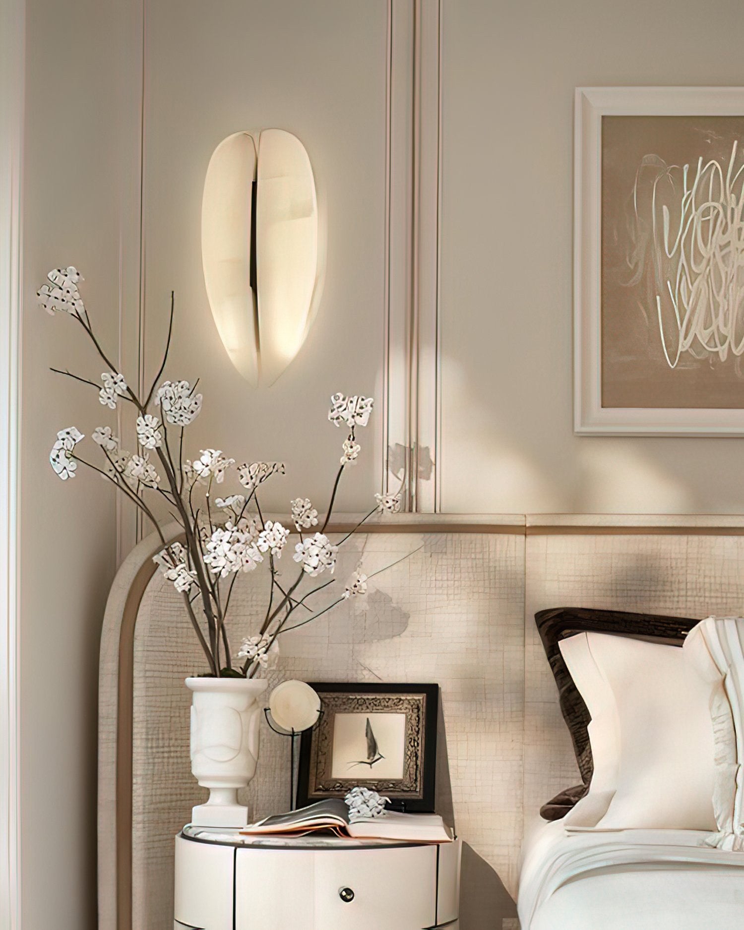 Spanish Snowflake Alabaster and Black Leather Wall Sconce - 14 场景 (3)