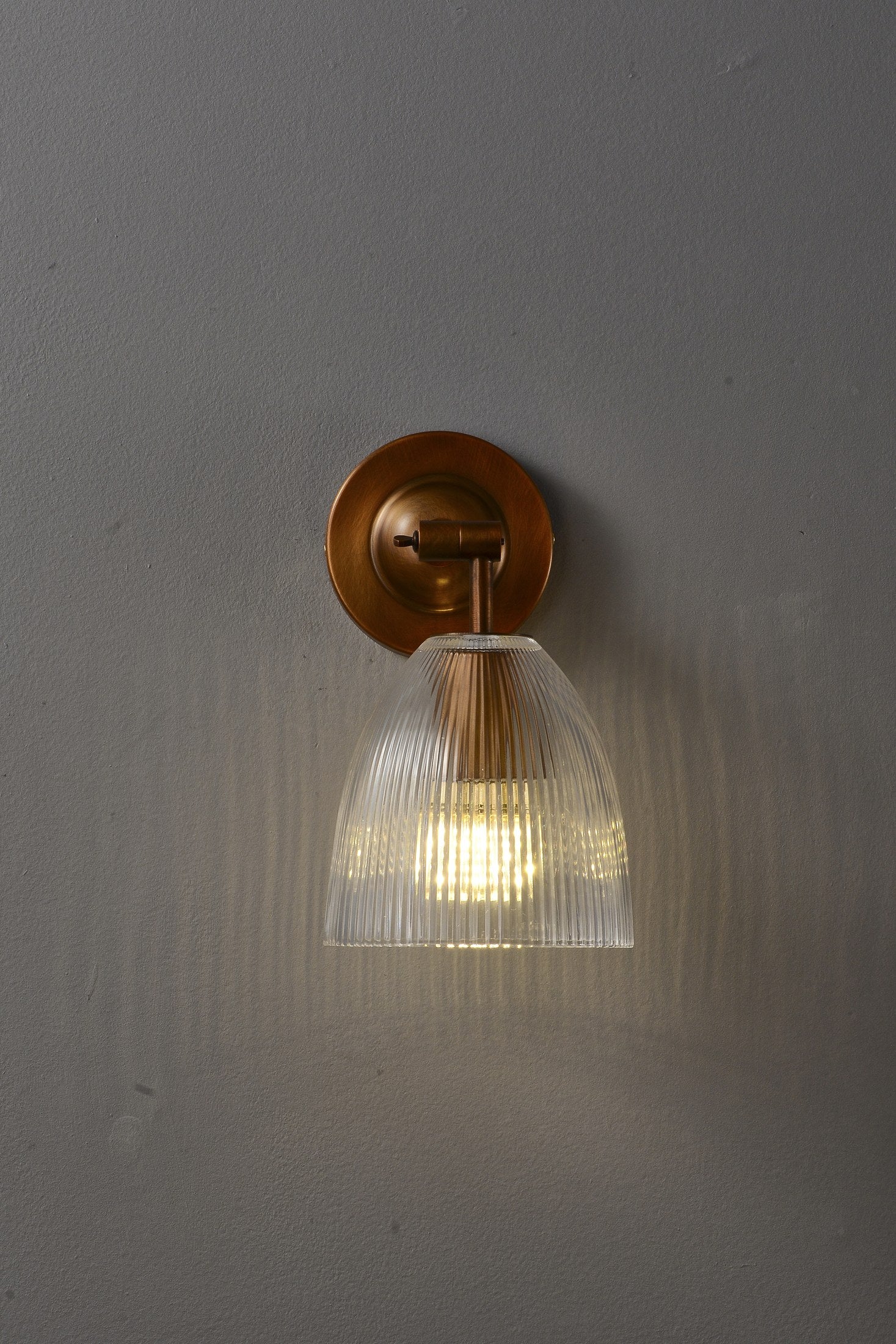 Red Antique Copper Ribbed Glass Wall Sconce - 17 8-29- 26