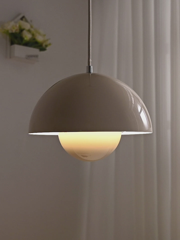 Cargar vídeo: Modern Glossy Dome Pendant Light - product video