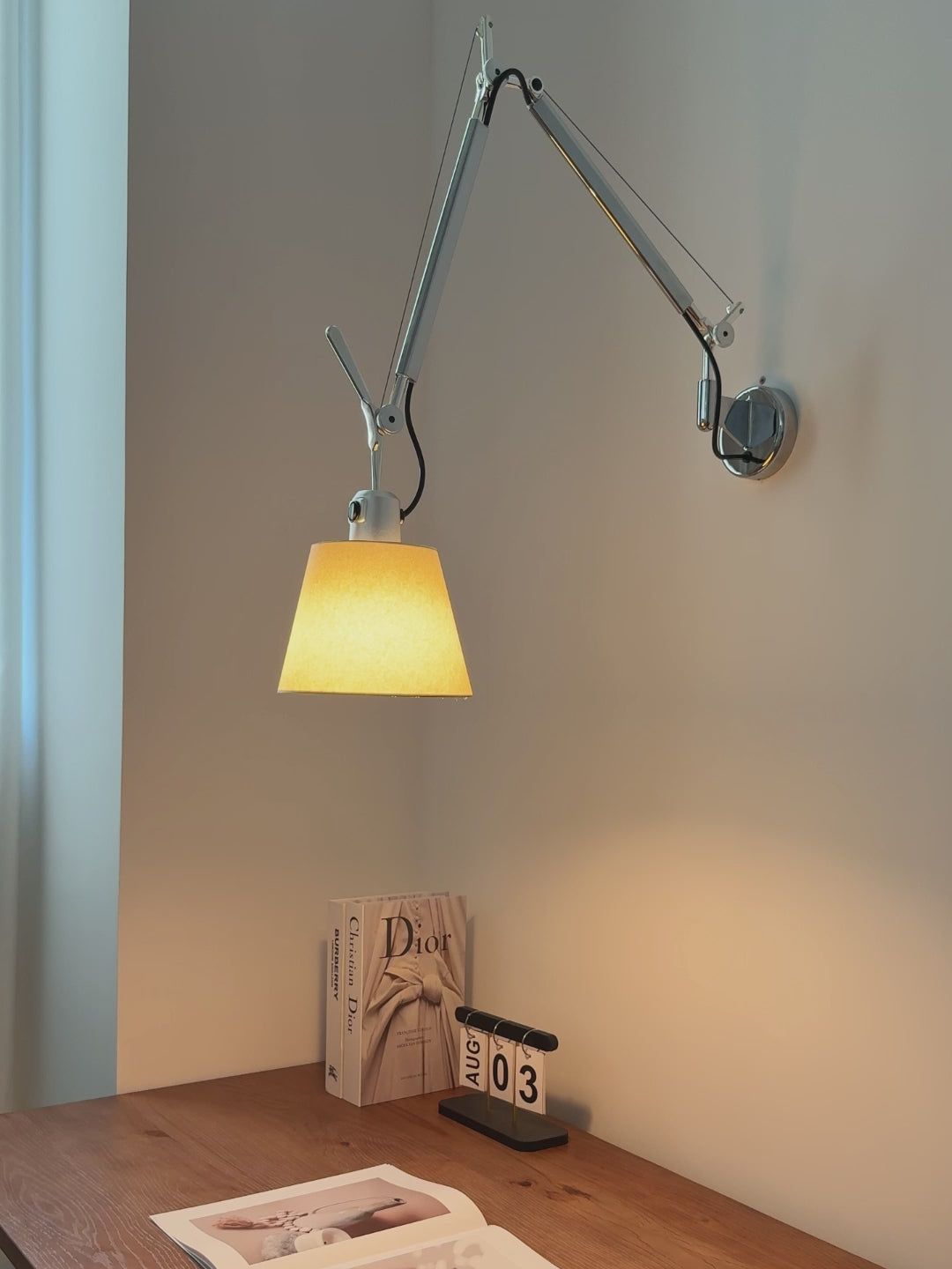 Cargar vídeo: Modern Adjustable Swing Arm Wall Sconce - product video