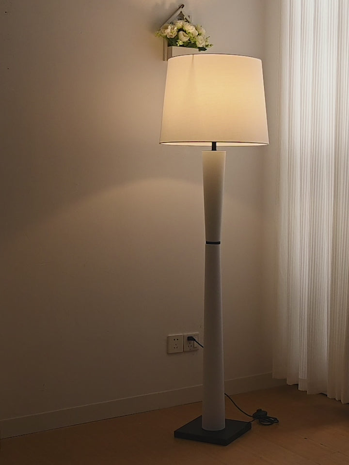 Cargar vídeo: Modern Tapered Fabric Shade Table and Floor Lamp - product video
