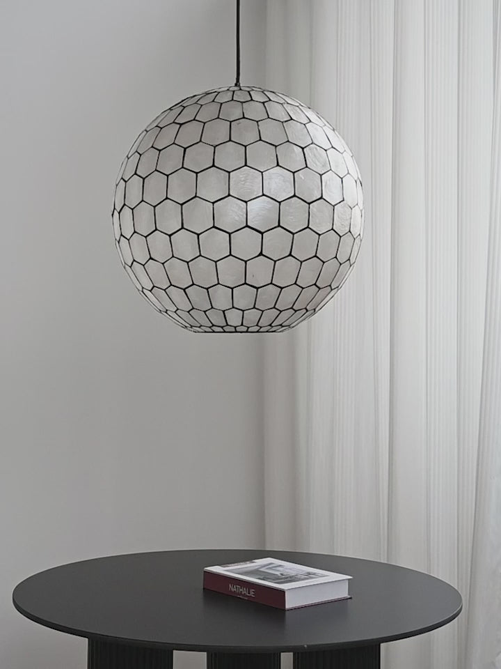 Cargar vídeo: Modern Capiz Honeycomb Globe Pendant Light - product video