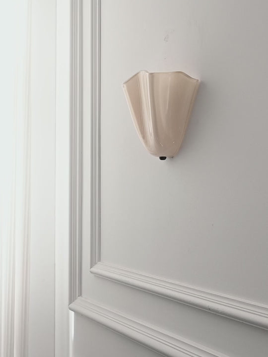 Load video: Modern Shell-Shaped Petal LED Wall Sconce - product gallery video