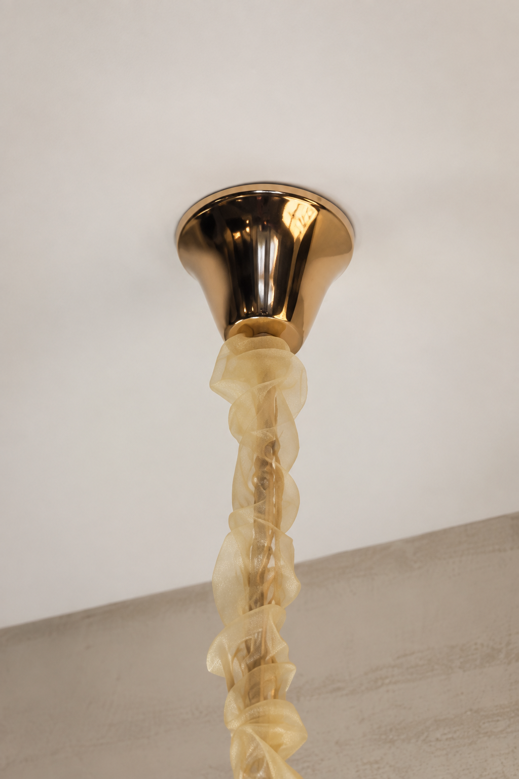 Ceramic and Glass Petal Round Chandelier in the 60 cm size: close view of the gold ceiling canopy and covered suspension